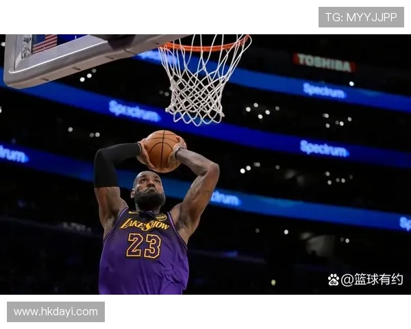 詹姆斯首节出战8分钟贡献5分1篮板1助攻 助队稳步领先